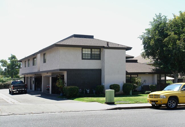 23002 Village Dr in Lake Forest, CA - Building Photo - Building Photo