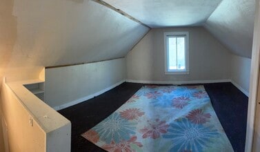 30 Converse St, Unit Beautiful apartment in Stafford Springs, CT - Foto de edificio - Building Photo