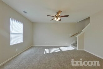 2528 Granite Pass in Glenn Heights, TX - Foto de edificio - Building Photo