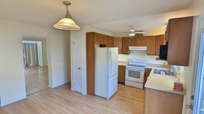 1600 Mickleborough Dr in London, ON - Building Photo - Building Photo