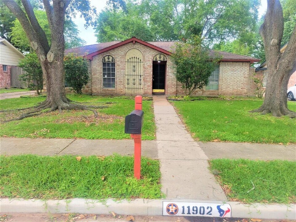11902 Scottsdale Dr in Stafford, TX - Building Photo