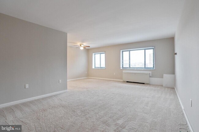 1200 S Arlington Ridge Rd-Unit -705 in Arlington, VA - Building Photo - Building Photo