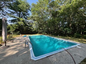 82 Rogers Ave in Westhampton Beach, NY - Building Photo - Building Photo