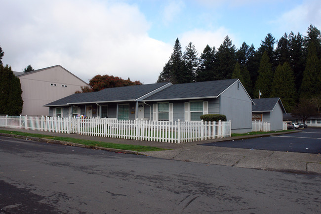 Bristol Court Apartments in Portland, OR - Foto de edificio - Building Photo