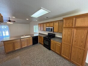 3118 W Flagstaff Ave in Visalia, CA - Building Photo - Building Photo