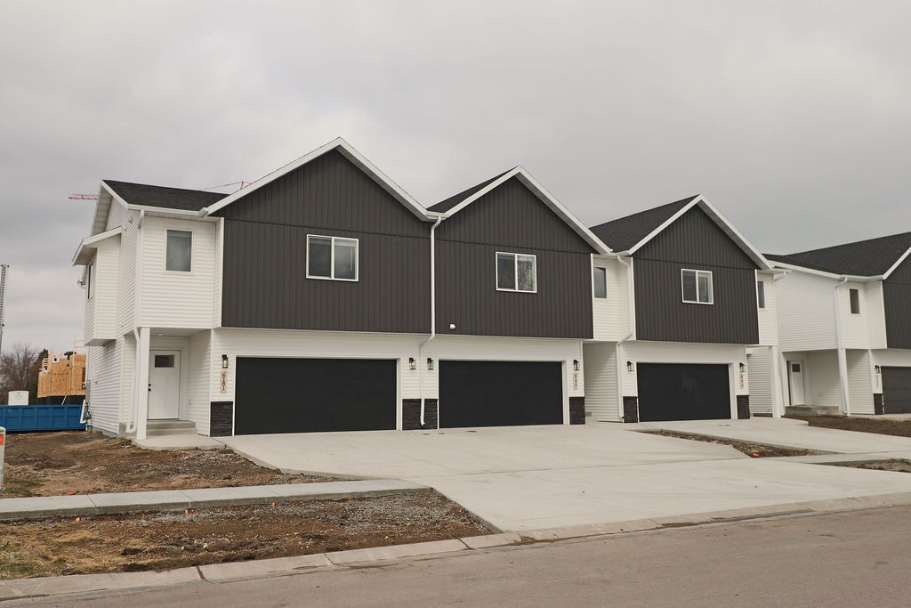 6177 24th St S in Fargo, ND - Building Photo