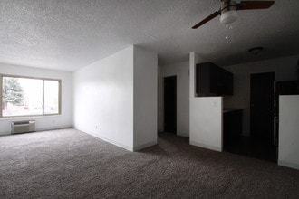 Squire Apartments in Denver, CO - Foto de edificio - Building Photo