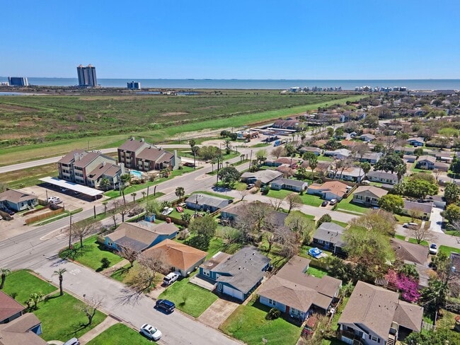 property at 105 Pompano Ave