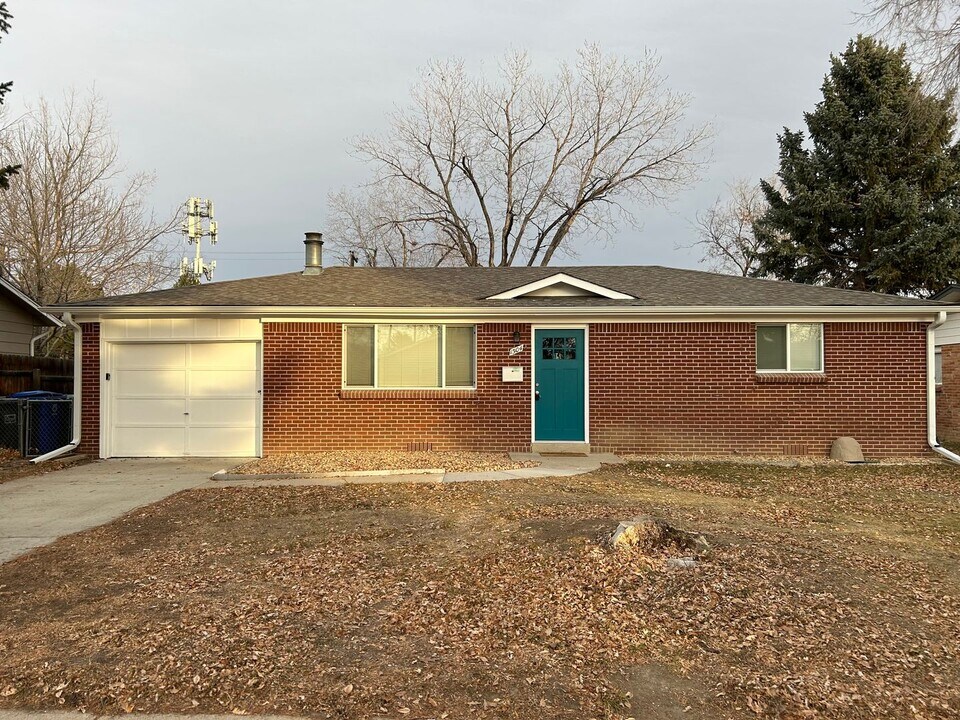 1504 S Douglas Ave in Loveland, CO - Building Photo