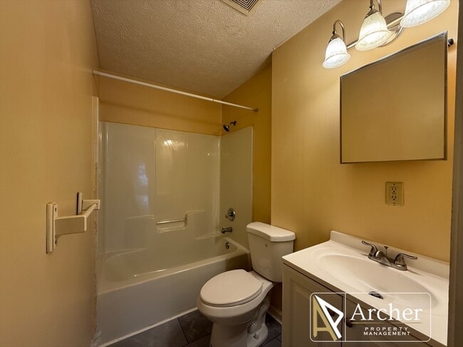 98 Dougherty St in Lagrange, GA - Building Photo - Building Photo