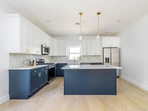 6 Lee Gray Ct in Glen Cove, NY - Building Photo - Building Photo