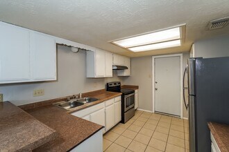 7622 Millbrae Ln in Houston, TX - Building Photo - Building Photo