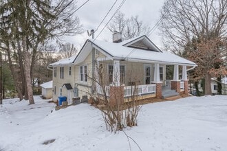 145 Beaver Dr in Asheville, NC - Building Photo - Building Photo