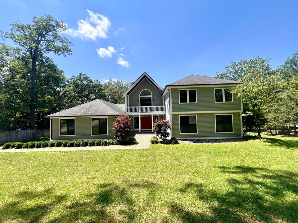 136 Wiegand Dr in Cranberry Township, PA - Building Photo