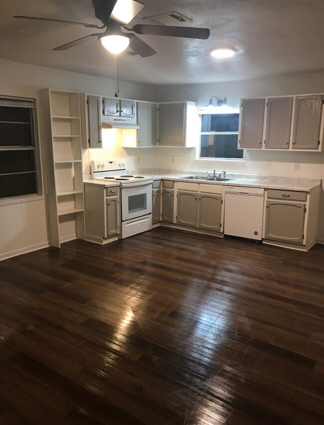 567 Co Rd 128 in Garrison, TX - Building Photo - Building Photo