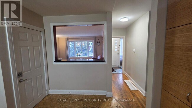 176 Oakridge Blvd in Ottawa, ON - Building Photo - Building Photo