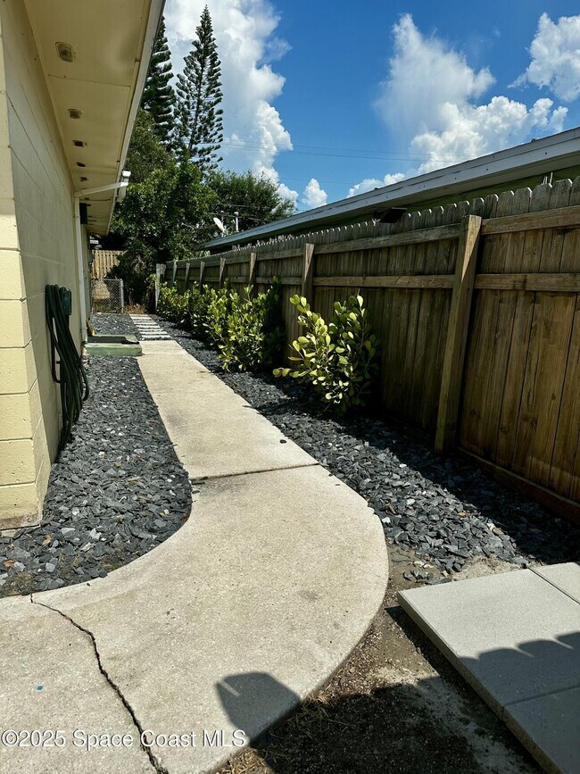 219 N Brevard Ave in Cocoa Beach, FL - Building Photo - Building Photo