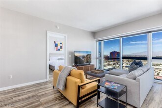 4471 Dean Martin Dr in Las Vegas, NV - Foto de edificio - Building Photo