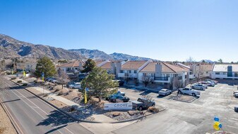 Grove at Tramway in Albuquerque, NM - Building Photo