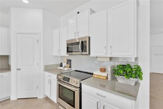 1789 Broad Winged Hawk Dr in Ruskin, FL - Building Photo - Building Photo