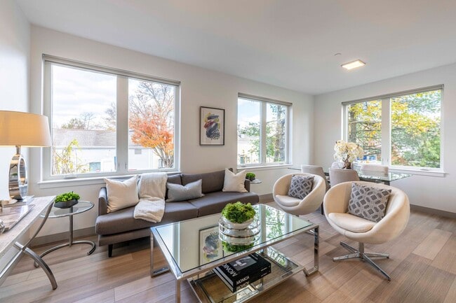 Wilton Center Lofts in Wilton, CT - Foto de edificio - Building Photo