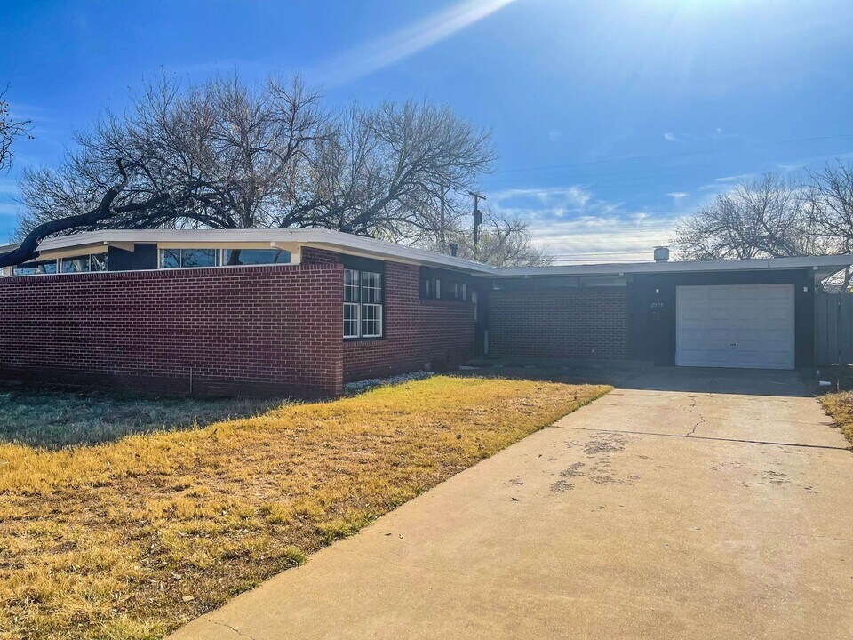2505 47th St in Lubbock, TX - Building Photo