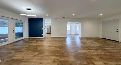 2917 E Yukon St in Tampa, FL - Building Photo - Building Photo