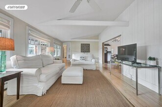 36 Oak Ln in Amagansett, NY - Building Photo - Building Photo