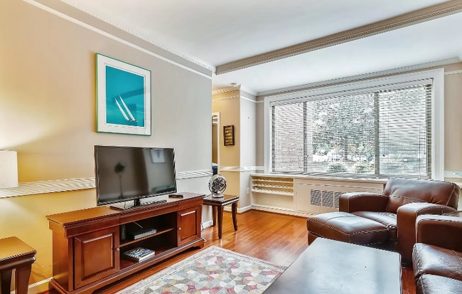 1121 Arlington Blvd, Unit 141 in Arlington, VA - Building Photo - Building Photo