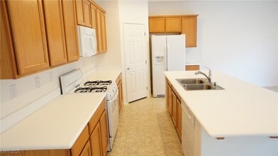 10720 Elfstrom Ave in Las Vegas, NV - Building Photo - Building Photo
