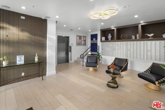 10982 Roebling Ave in Los Angeles, CA - Building Photo - Building Photo