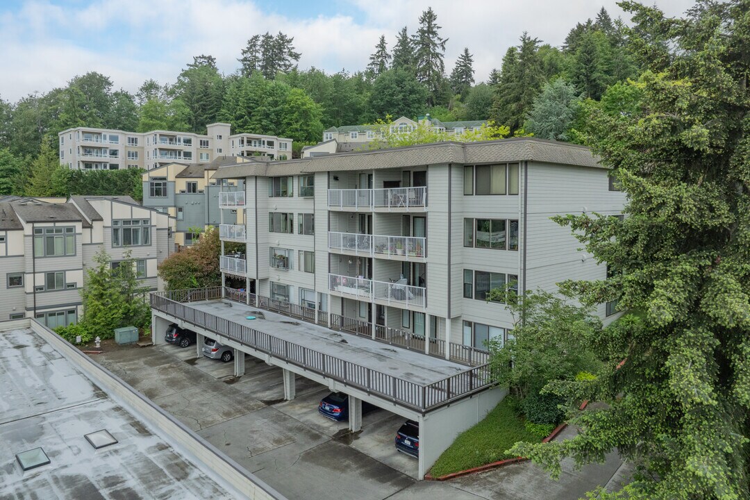 The Chateau in Mercer Island, WA - Building Photo