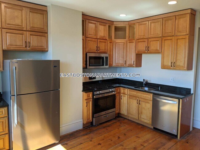 273 Webster St in Boston, MA - Building Photo - Building Photo