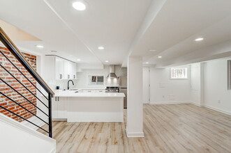 1513 Allison St NW in Washington, DC - Foto de edificio - Building Photo