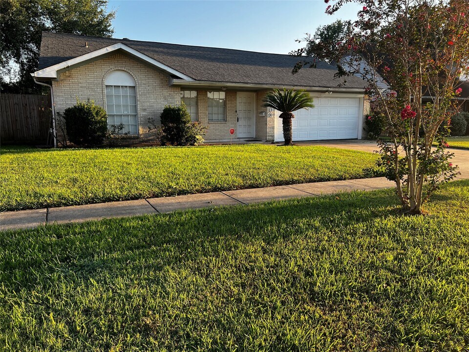 4003 Brownstone Ln in Houston, TX - Building Photo