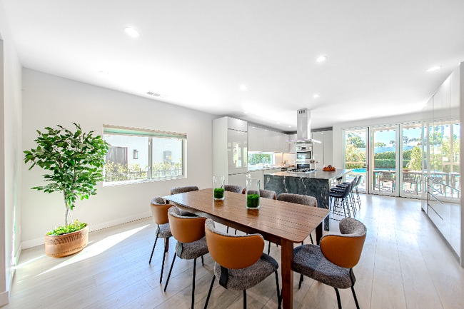 507 N Formosa Ave in Los Angeles, CA - Foto de edificio - Building Photo