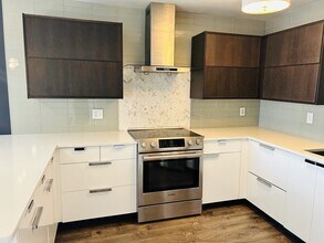 300 Lynn Shore Dr in Lynn, MA - Building Photo - Building Photo