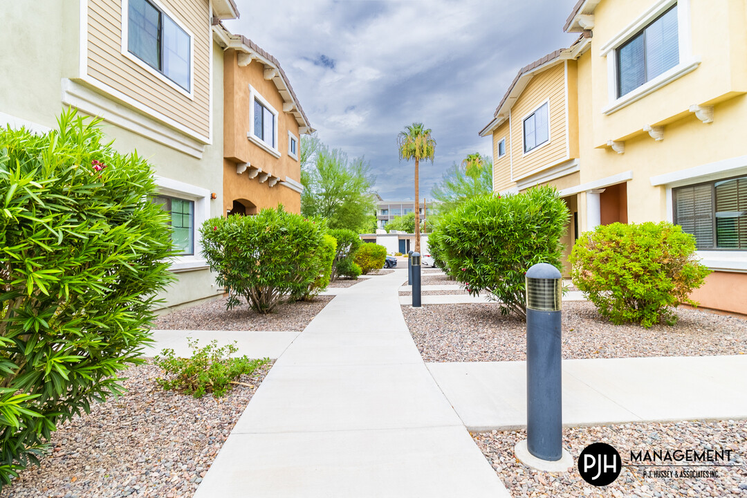 Matera Villas in Scottsdale, AZ - Building Photo