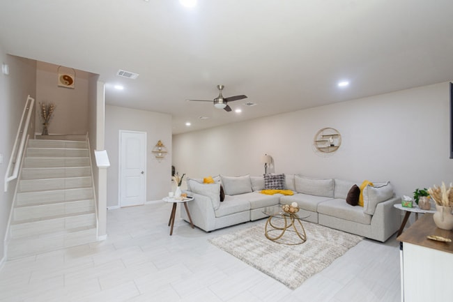 110 Turner St in Conroe, TX - Foto de edificio - Building Photo