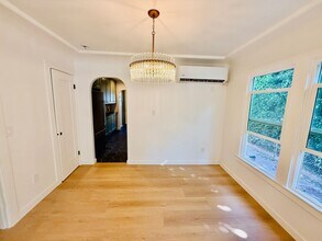 3774 S Gramercy Pl-Unit -3776.5 S Gramercy Pl in Los Angeles, CA - Foto de edificio - Building Photo