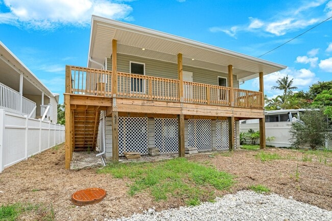 627 Pam in Goodland, FL - Building Photo - Building Photo