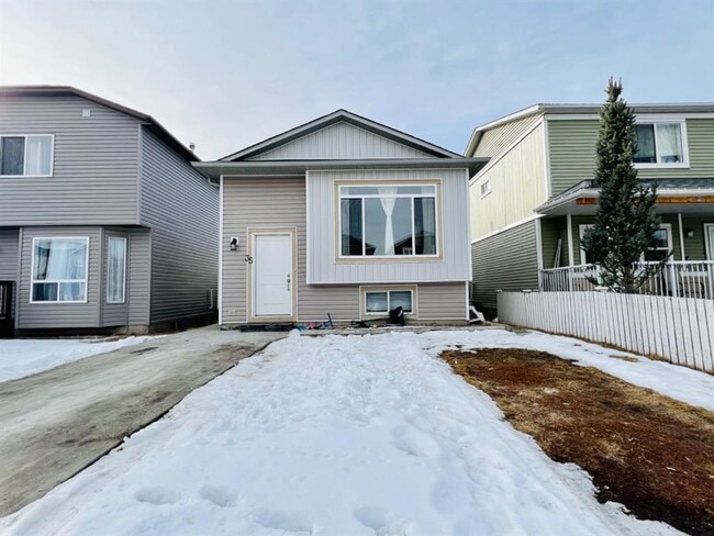 property at 35 Martindale Mews NE