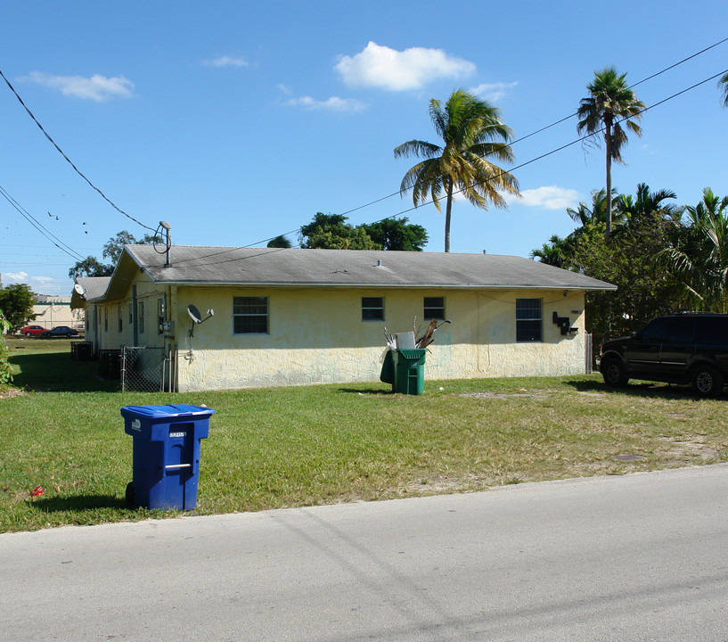 9385 NW 8th Ave in Miami, FL - Building Photo