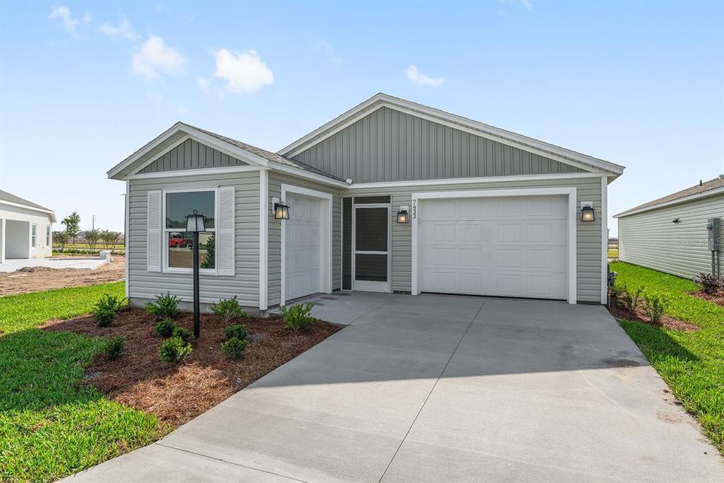 1226 SEAN CURRAN Ct in Okahumpka, FL - Building Photo