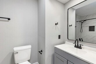 2226 Nantucket Dr in Houston, TX - Building Photo - Building Photo