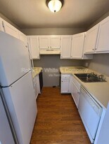 279 Redstone Hl Rd in Bristol, CT - Building Photo