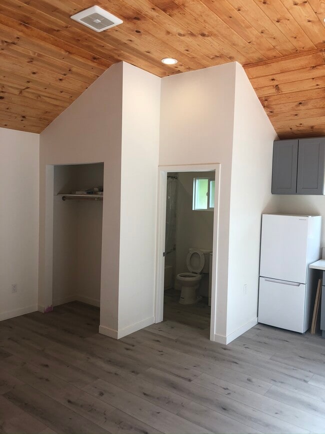 4857 Haskell Ave in Encino, CA - Building Photo - Building Photo