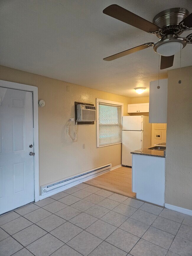 1027 19th Ave S in St. Petersburg, FL - Foto de edificio - Building Photo