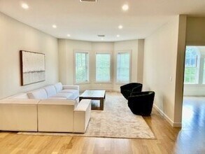 1574 Beacon St in Brookline, MA - Building Photo - Building Photo