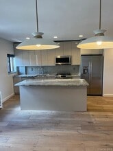 215 Middle Neck Rd in Great Neck, NY - Building Photo - Building Photo